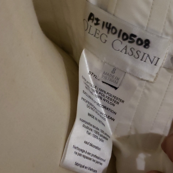 Tule Mermaid Oleg Cassini Wedding Dress in Ivory - Picture 11 of 16